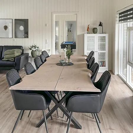 Stunning In With Five Bedrooms And Wifi *