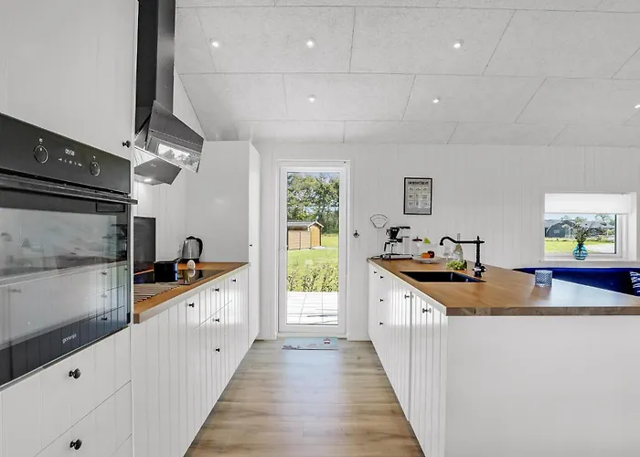 Vakantiehuis Stunning In With Five Bedrooms And Wifi *