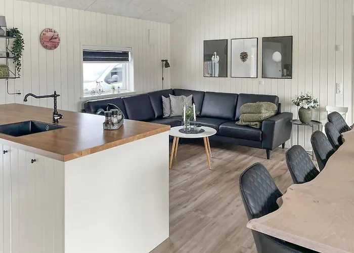 Vakantiehuis Stunning In With Five Bedrooms And Wifi *